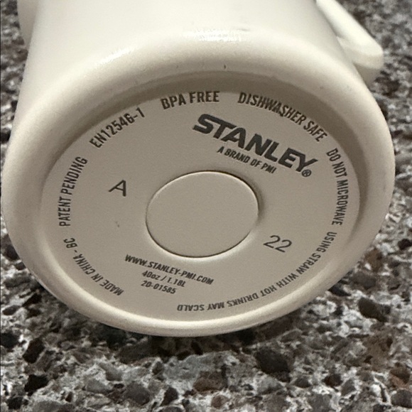 Stanley 40 oz Quencher – Cream Floral Artist Edition (2022, Glynn Rosenberg) - Picture 14 of 16